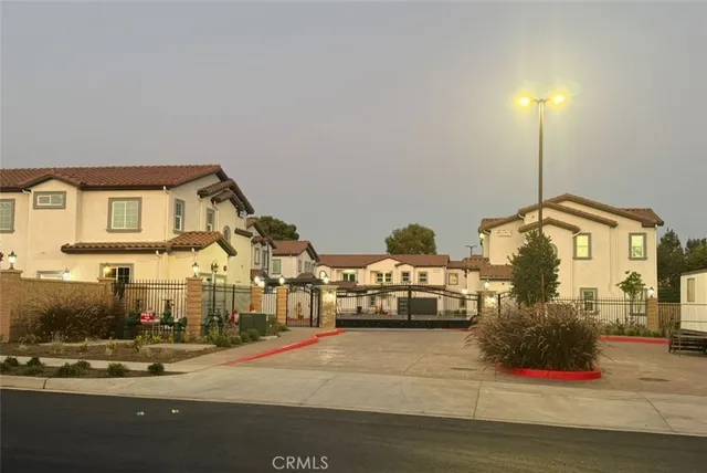 $2,500 | 15909 Merrill Avenue, Unit 6, Fontana, CA 92335