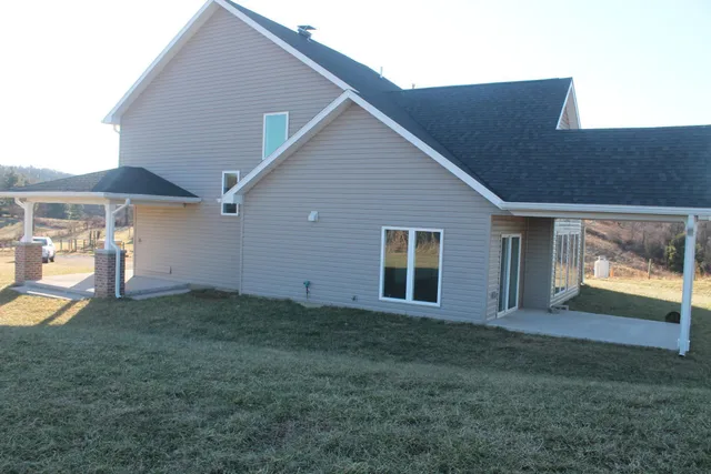 a view of a house with a backyard