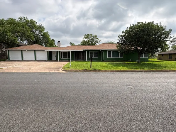 $255,000 | 984 North Monroe Street, La Grange, TX 78945
