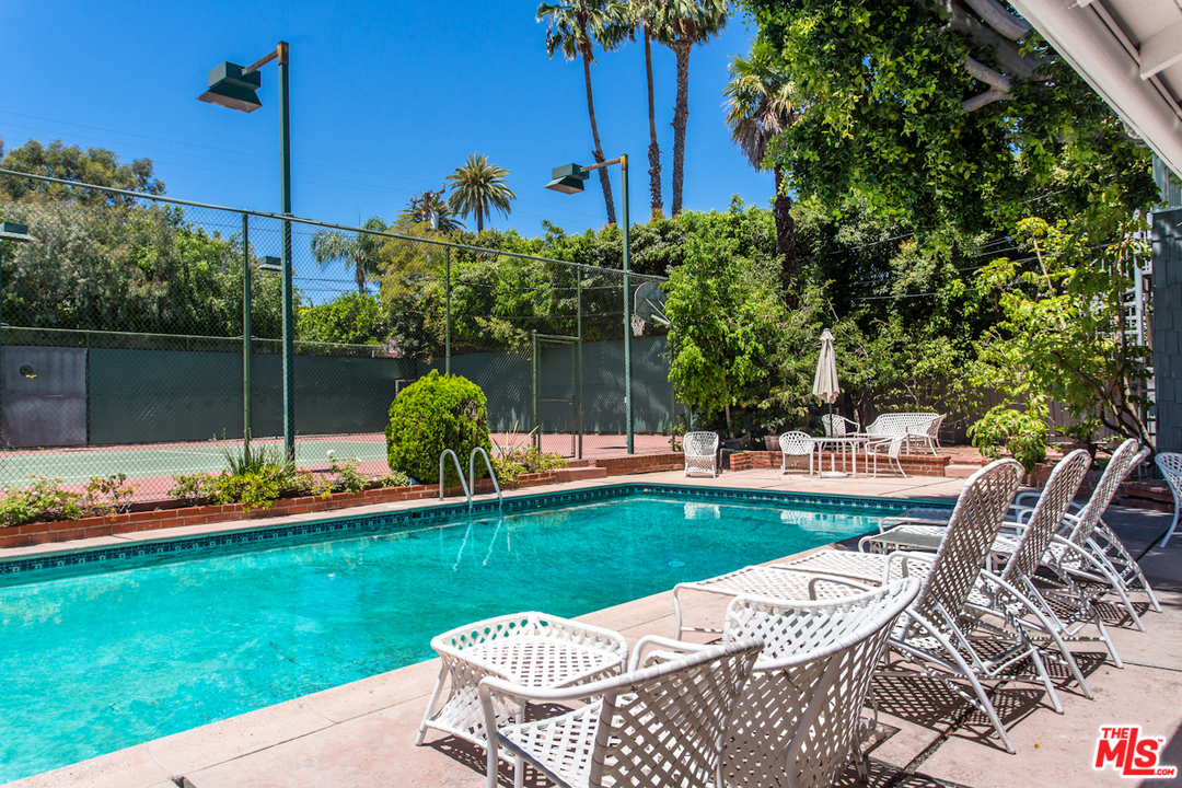 601 Foothill Road Beverly Hills, CA 90210 - Photo 2 of 16