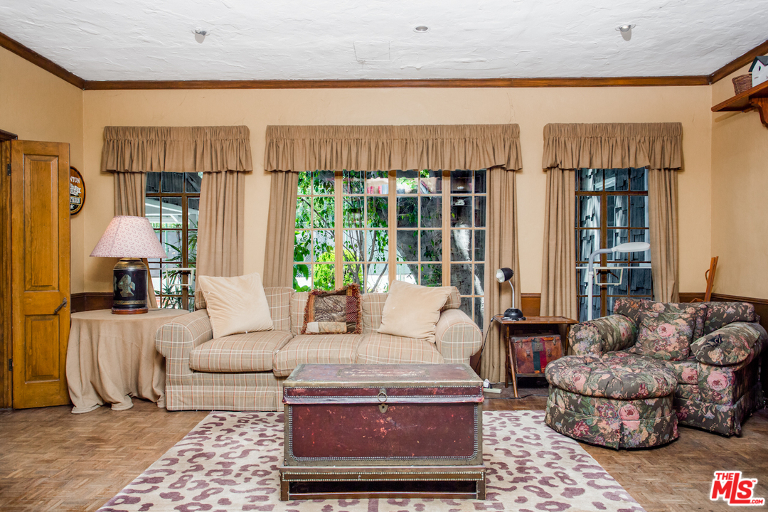 601 Foothill Road Beverly Hills, CA 90210 - Photo 11 of 16