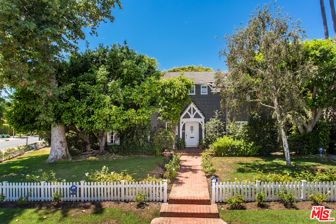 601 Foothill Road Beverly Hills, CA 90210 - Photo 3 of 16