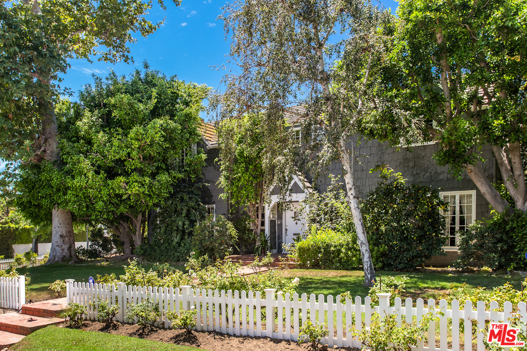 601 Foothill Road Beverly Hills, CA 90210 - Photo 6 of 16