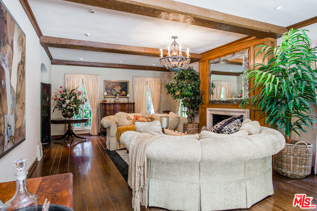 601 Foothill Road Beverly Hills, CA 90210 - Photo 10 of 16