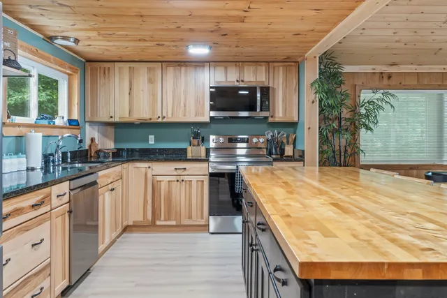 $1,799,000 | 7 Papoose Island Road, Raymond, ME 04071