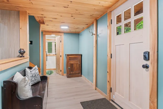 $1,789,000 | 7 Papoose Island Road, Raymond, ME 04071