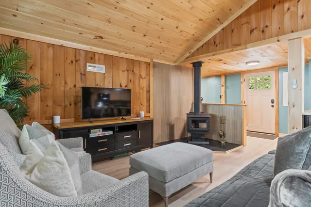 $1,789,000 | 7 Papoose Island Road, Raymond, ME 04071