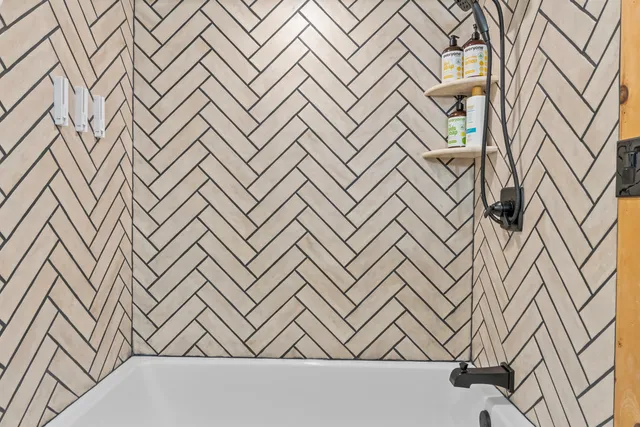 $1,789,000 | 7 Papoose Island Road, Raymond, ME 04071