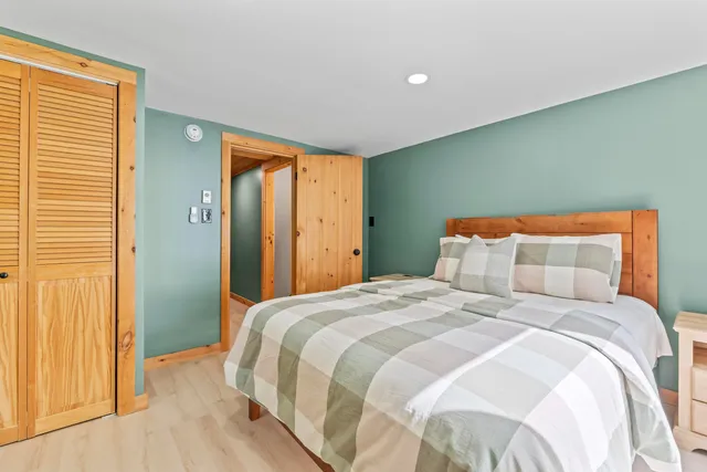 $1,789,000 | 7 Papoose Island Road, Raymond, ME 04071