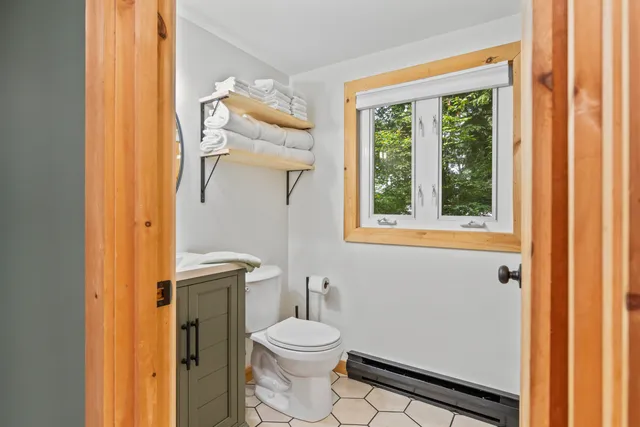 $1,789,000 | 7 Papoose Island Road, Raymond, ME 04071