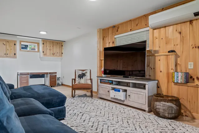 $1,799,000 | 7 Papoose Island Road, Raymond, ME 04071