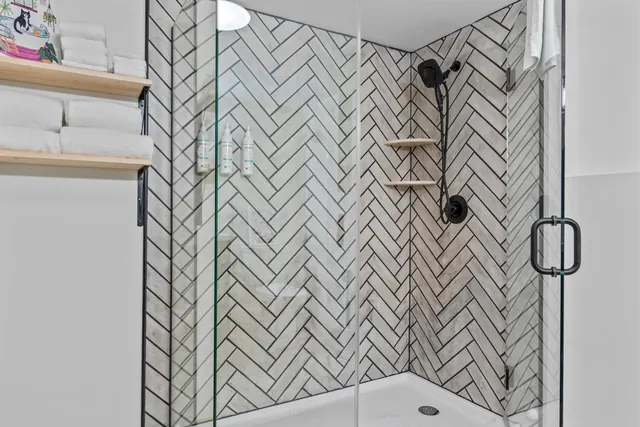 $1,789,000 | 7 Papoose Island Road, Raymond, ME 04071