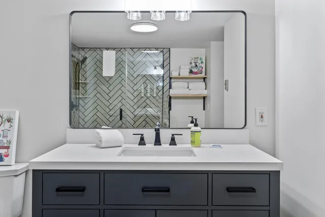 $1,789,000 | 7 Papoose Island Road, Raymond, ME 04071