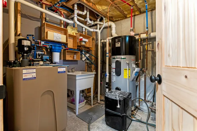 $1,789,000 | 7 Papoose Island Road, Raymond, ME 04071