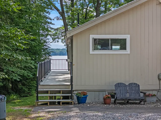 $1,799,000 | 7 Papoose Island Road, Raymond, ME 04071