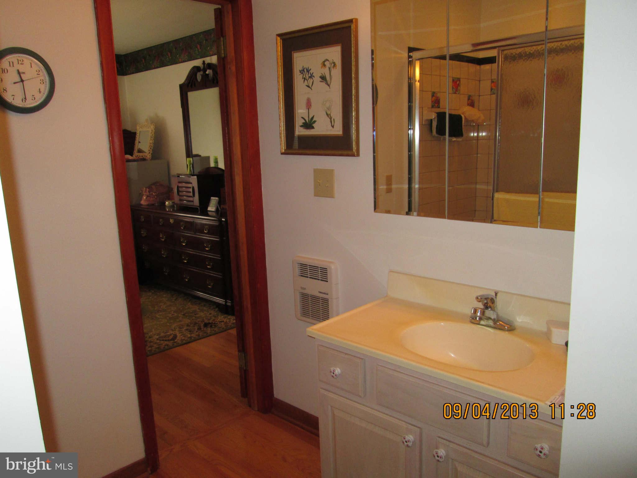 708 North Reymann Street Ranson, WV 25438 - Photo 12 of 25 Bath (Master)