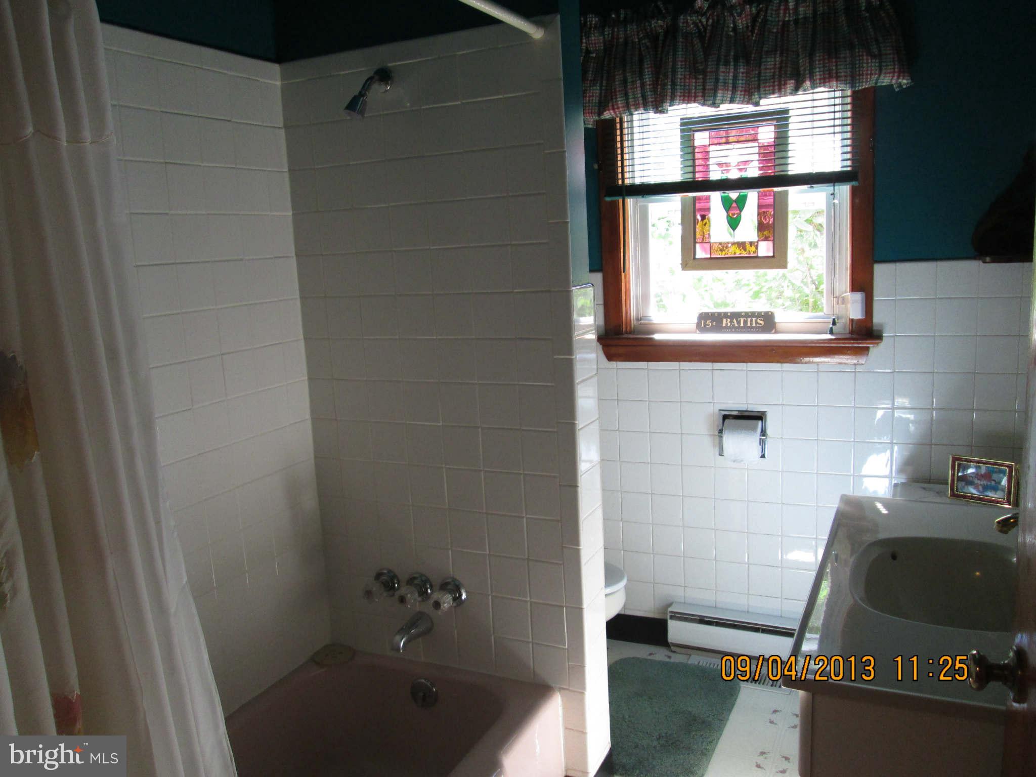 708 North Reymann Street Ranson, WV 25438 - Photo 8 of 25 Bath