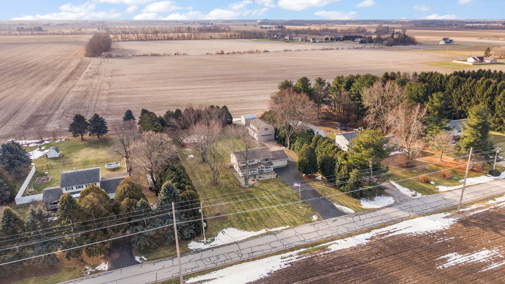 346 East 100 South Valparaiso, IN 46383 - Photo 4 of 26 2048x1152