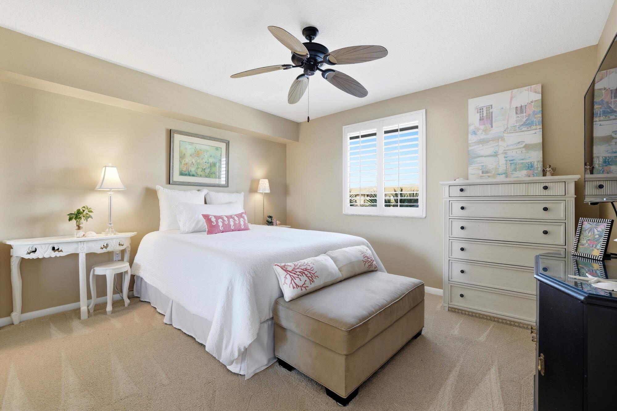2101 Marina Isle Way, Unit 404 Jupiter, FL 33477 - Photo 9 of 17 a bedroom with a bed and a chandelier