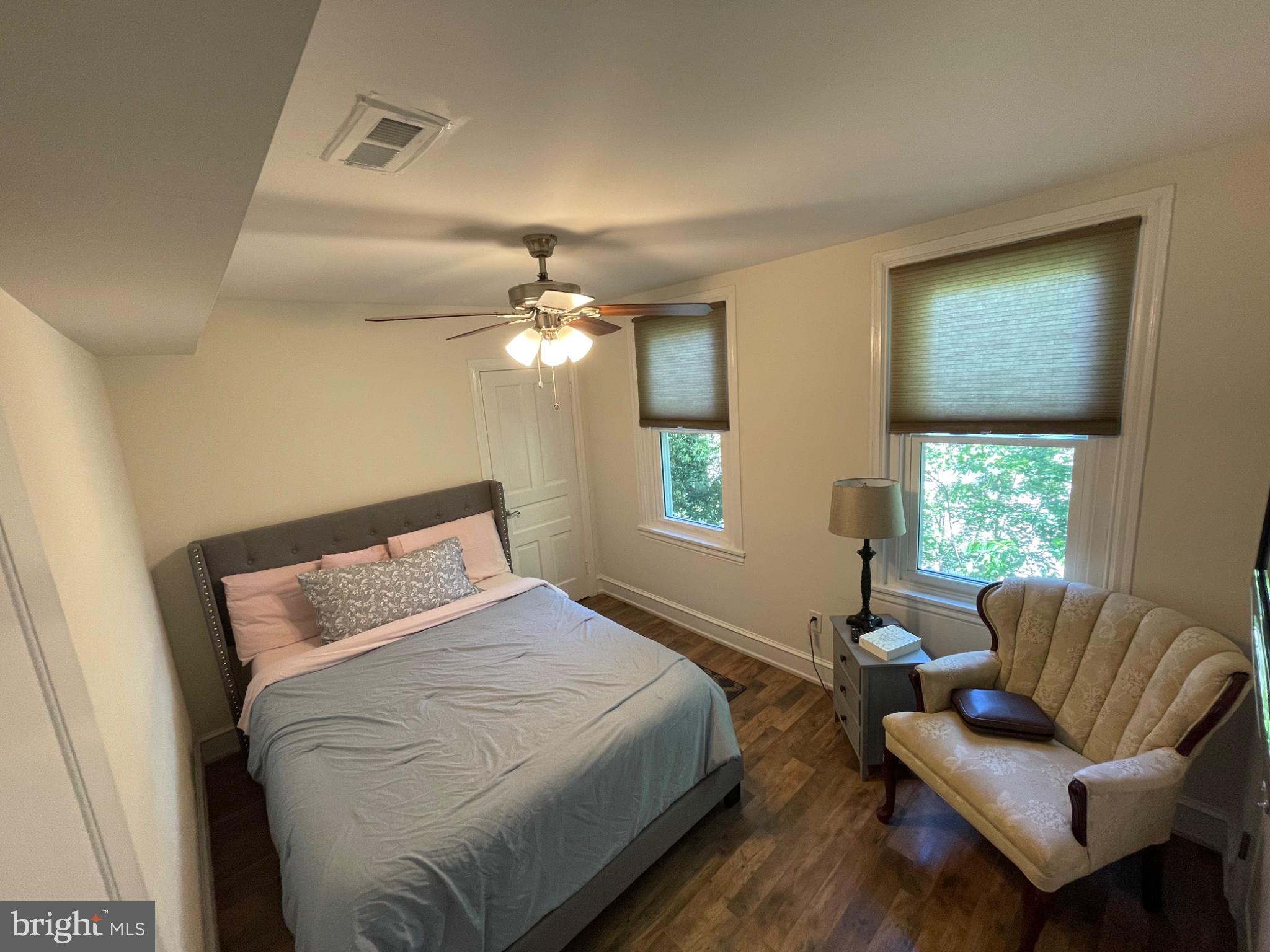 8129 Pine Road Philadelphia, PA 19111 - Photo 18 of 40 Cozy retreat with natural light.
