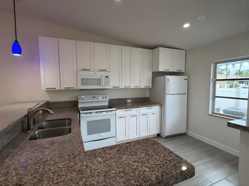 18867 Candlewick Drive Boca Raton, FL 33496 - Photo 5 of 21 11