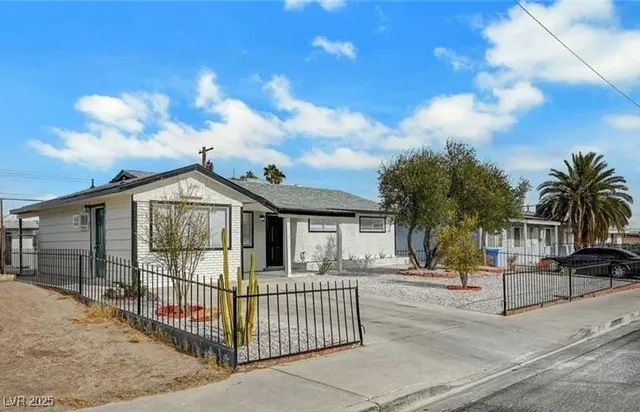 $2,500 | 6520 Evergreen Avenue, Las Vegas, NV 89107