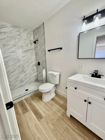 $2,500 | 6520 Evergreen Avenue, Las Vegas, NV 89107