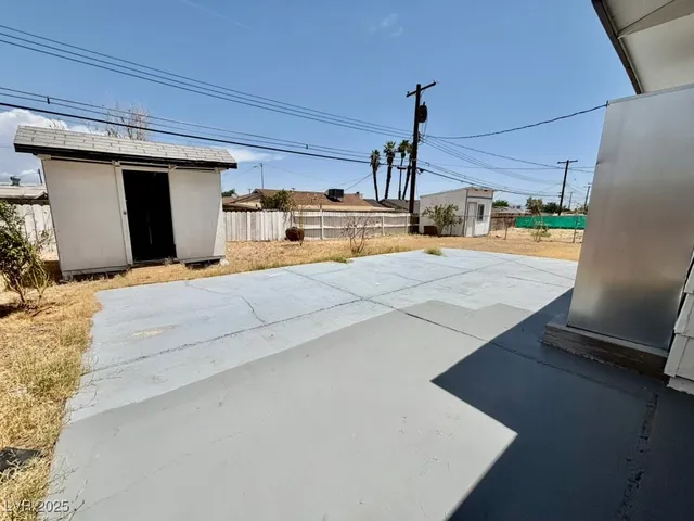 $2,500 | 6520 Evergreen Avenue, Las Vegas, NV 89107