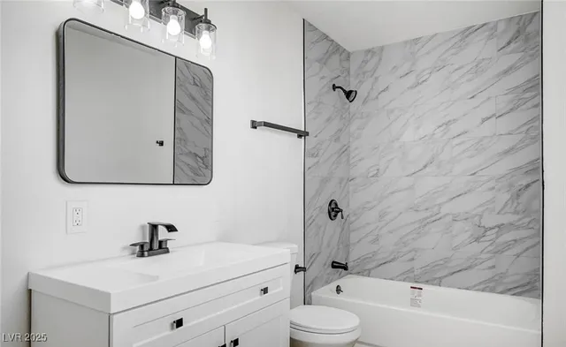 $2,500 | 6520 Evergreen Avenue, Las Vegas, NV 89107