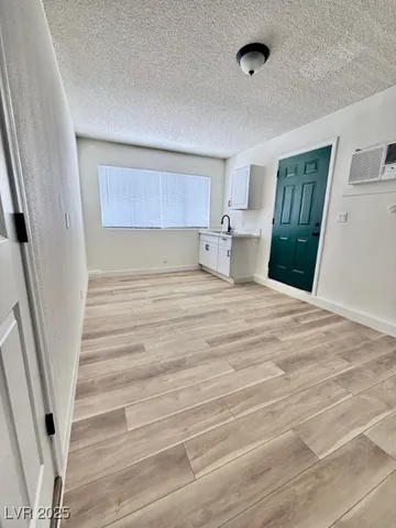 $2,500 | 6520 Evergreen Avenue, Las Vegas, NV 89107