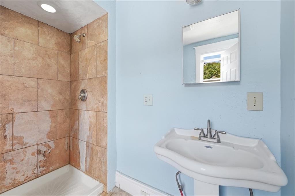 244 Robinson Street Pittsburgh, PA 15213 - Photo 20 of 33 Gallery Image 20
