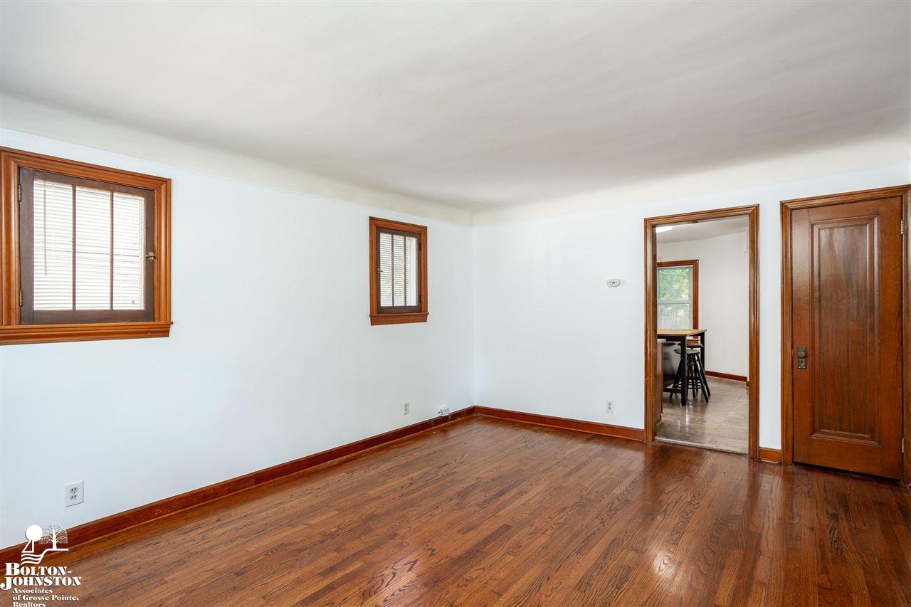 2073 Ridgemont Road Grosse Pointe Woods, MI 48236 - Photo 6 of 21