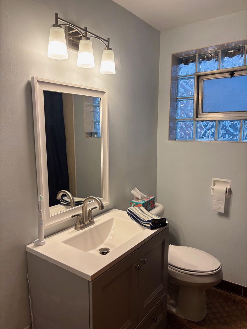 5137 South Rutherford Avenue Chicago, IL 60638 - Photo 13 of 23 a bathroom with a toilet sink and mirror