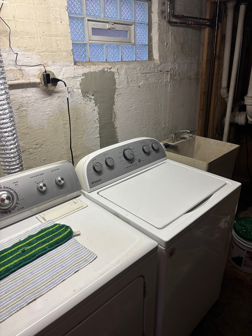 5137 South Rutherford Avenue Chicago, IL 60638 - Photo 17 of 23 a utility room with dryer and washer