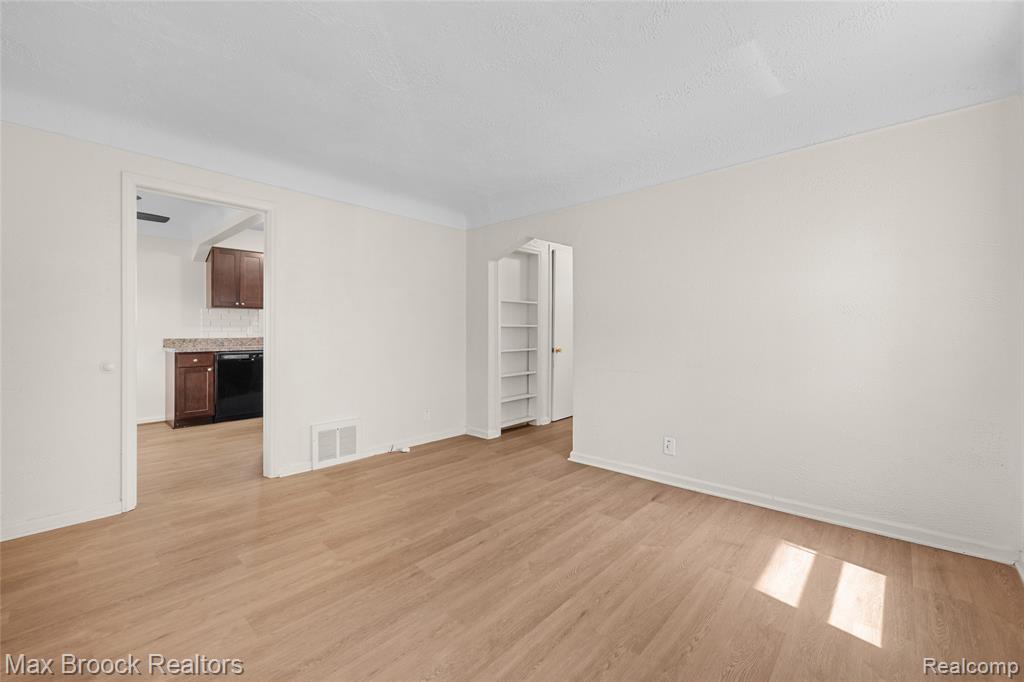 3012 Greenfield Road Berkley, MI 48072 - Photo 4 of 19