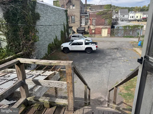 a car parked in front of a building