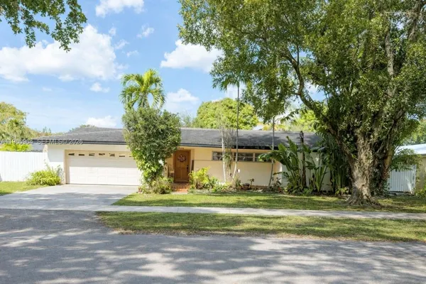 $935,000 | 7355 Poinciana Court, Miami Lakes, FL 33014