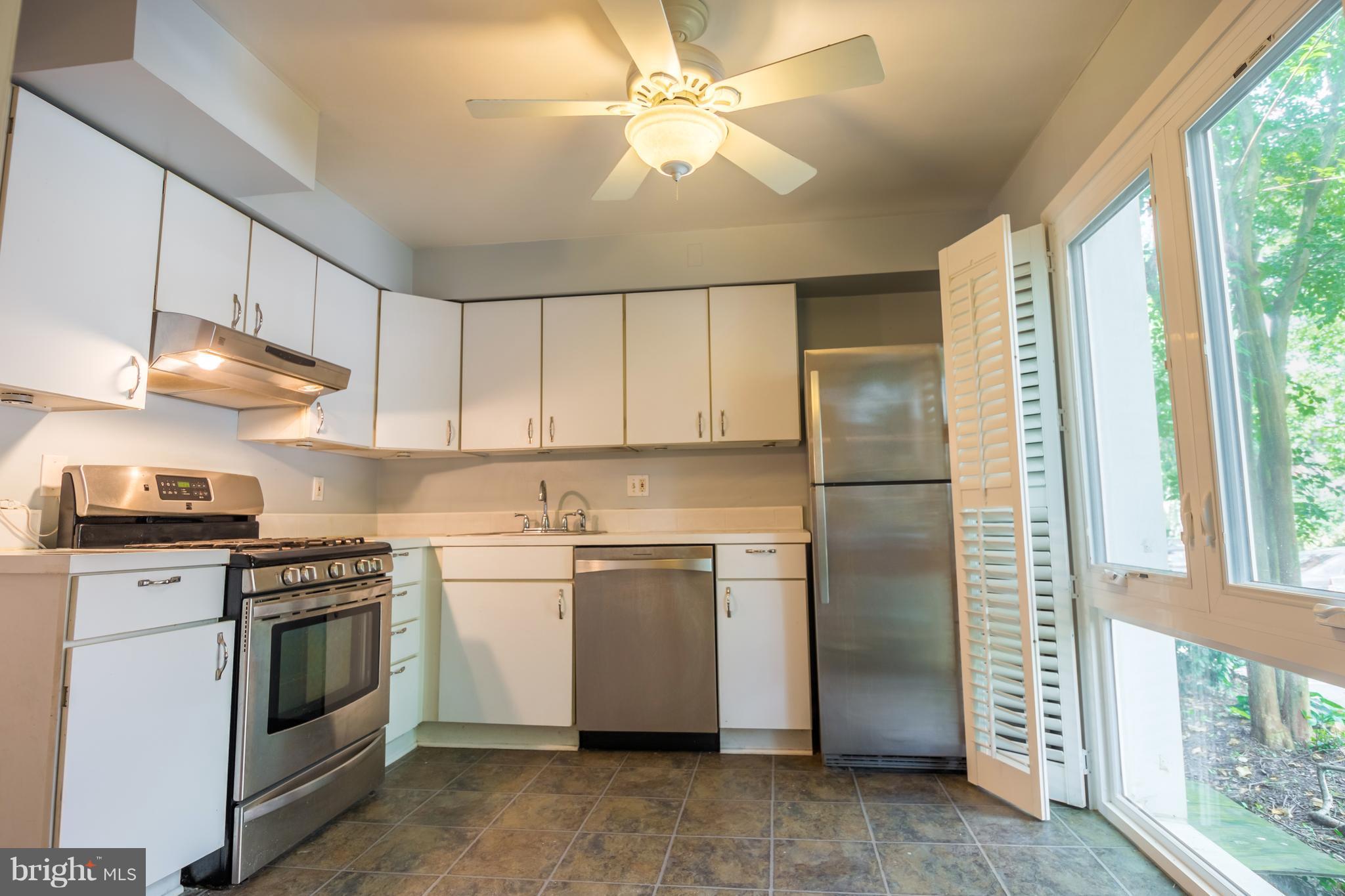 1923 Greenberry Road Baltimore, MD 21209 - Photo 2 of 23 Kitchen