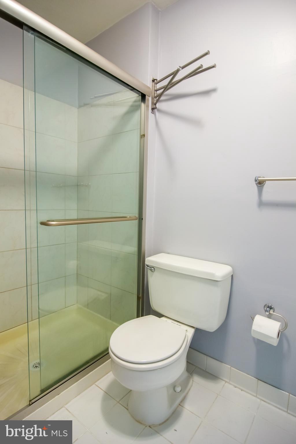 1923 Greenberry Road Baltimore, MD 21209 - Photo 14 of 23 Bath (Master)