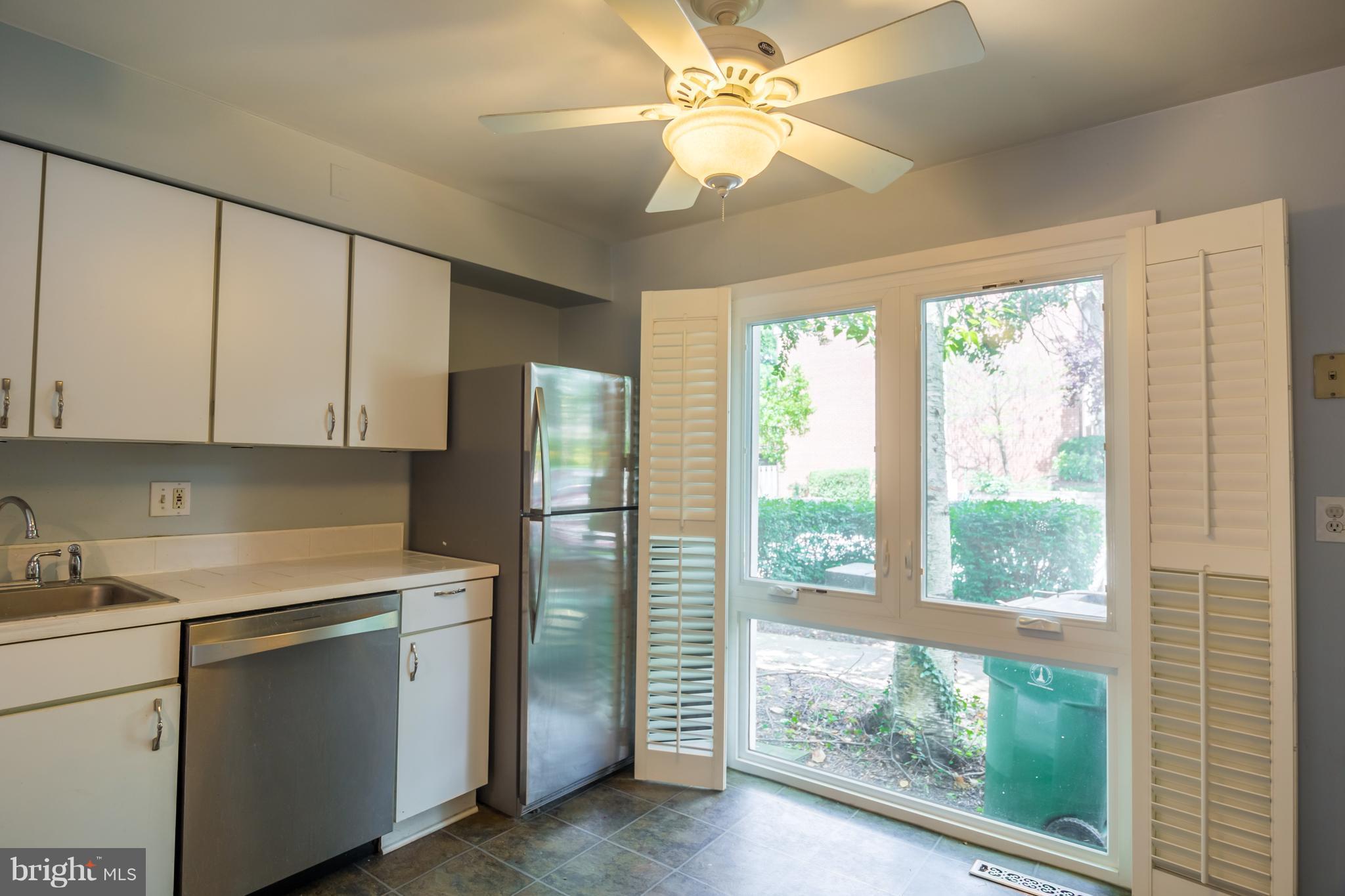 1923 Greenberry Road Baltimore, MD 21209 - Photo 4 of 23 Kitchen