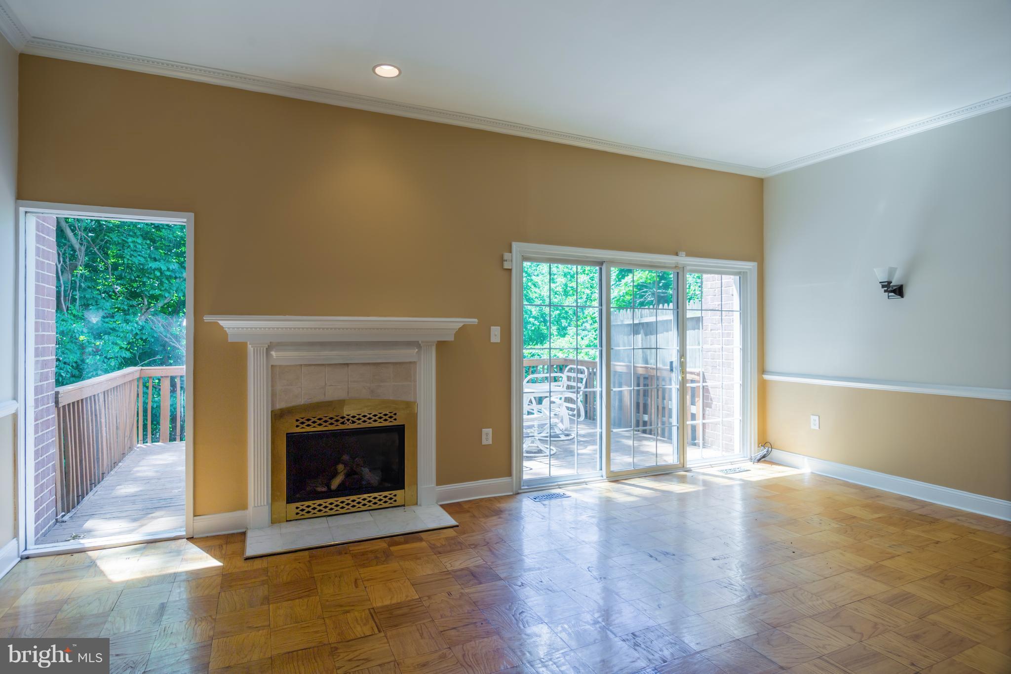 1923 Greenberry Road Baltimore, MD 21209 - Photo 6 of 23 Living Room