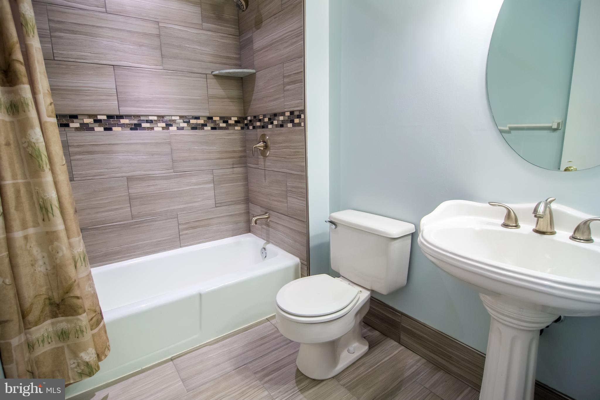 1923 Greenberry Road Baltimore, MD 21209 - Photo 9 of 23 Bath
