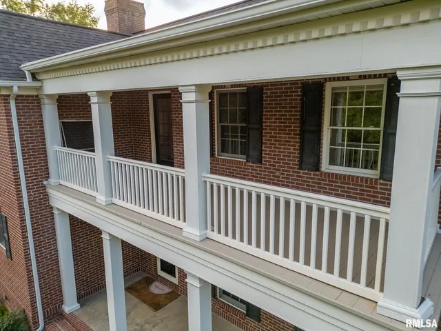 $459,000 | 306 Arbor Drive, Carterville, IL 62918