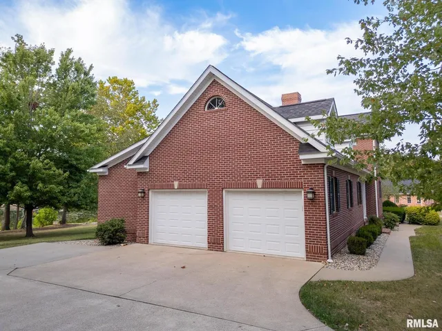 $459,000 | 306 Arbor Drive, Carterville, IL 62918