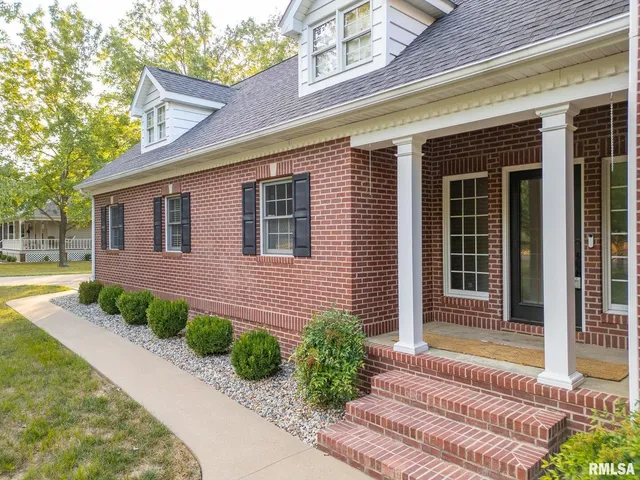 $459,000 | 306 Arbor Drive, Carterville, IL 62918