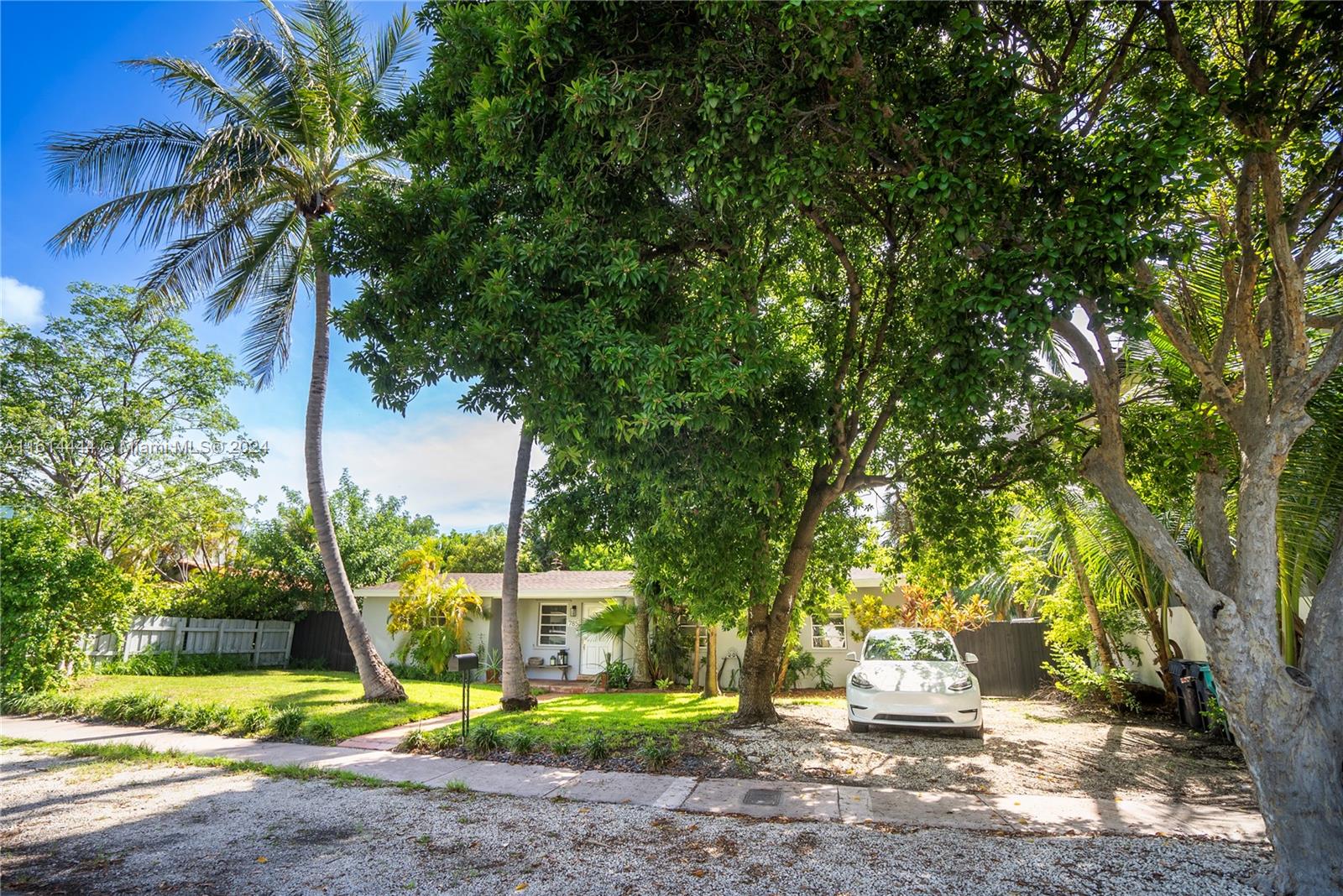 785 Fernwood Road Key Biscayne, FL 33149 - Photo 16 of 44 a view of a park with plants and large trees