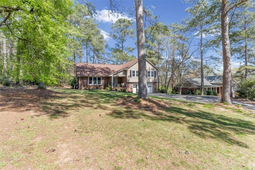 10 Cumberland Drive Southeast Rome, GA 30161 - Photo 29 of 33 a view of a house with a large tree and a yard