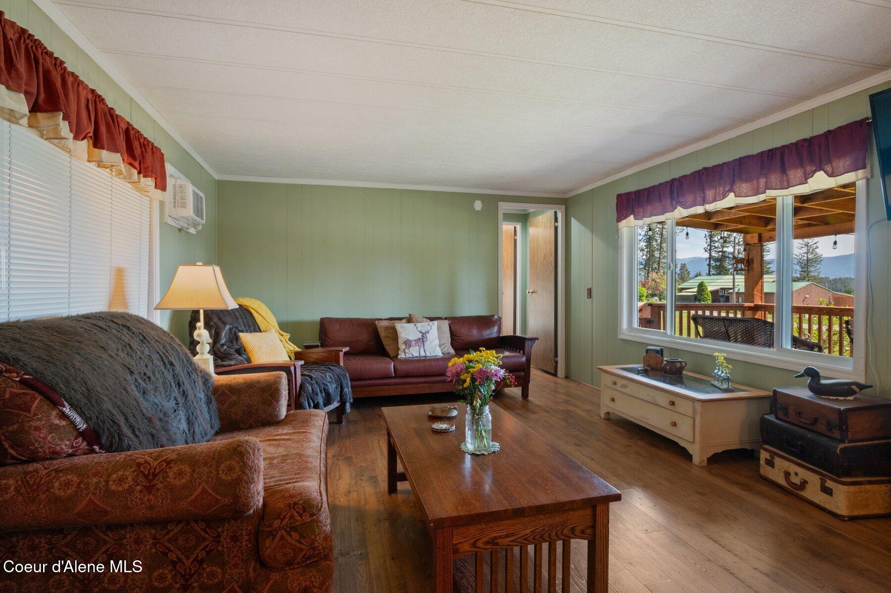 302 School Street, Unit 18 Hope, ID 83836 - Photo 12 of 34 Living Room
