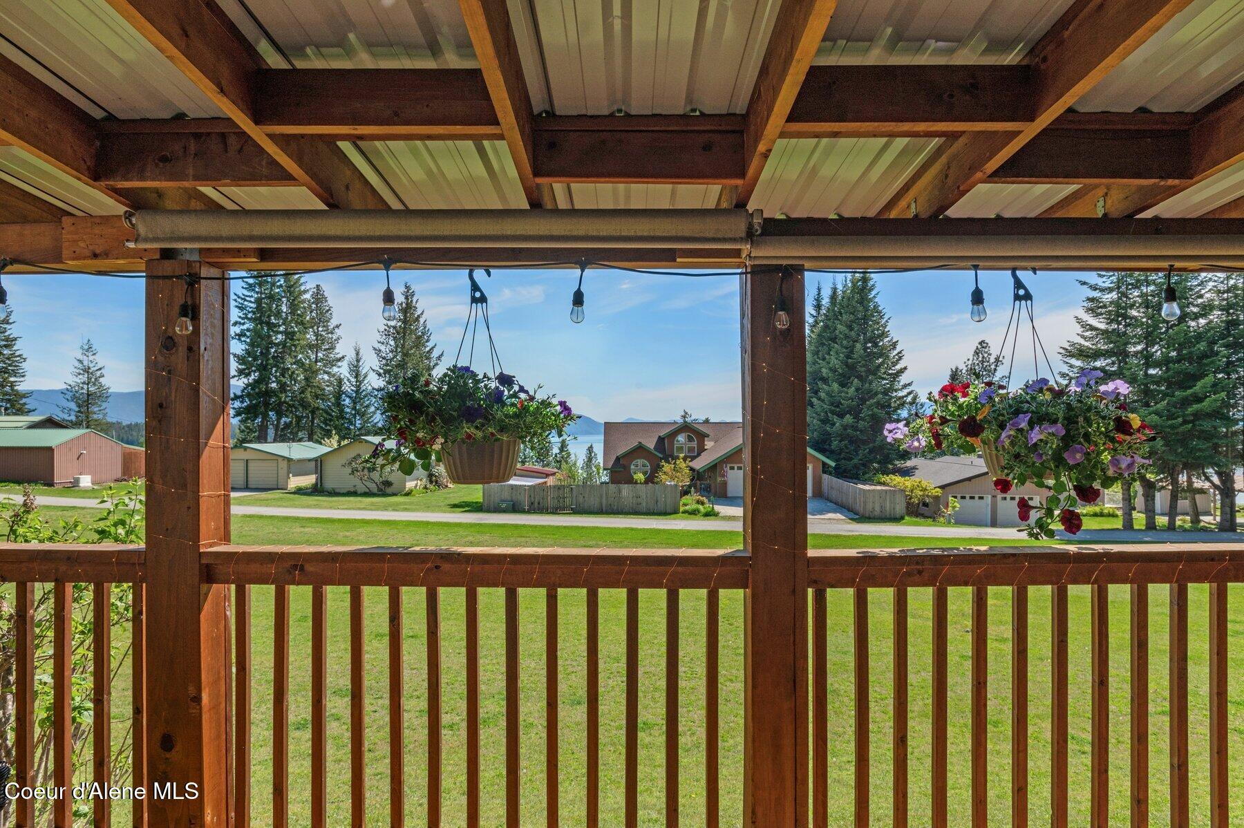 302 School Street, Unit 18 Hope, ID 83836 - Photo 25 of 34 Covered porch
