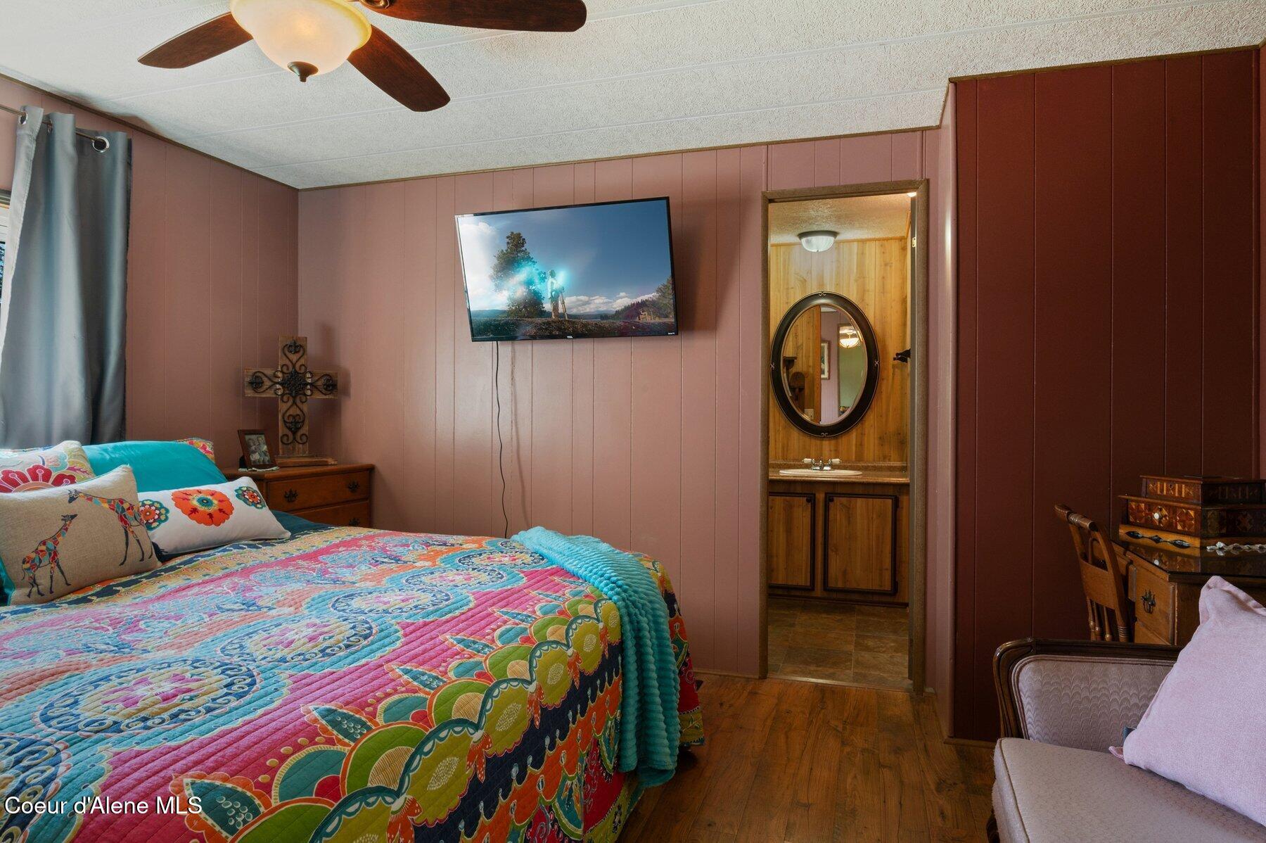 302 School Street, Unit 18 Hope, ID 83836 - Photo 30 of 34 Primary Bedroom